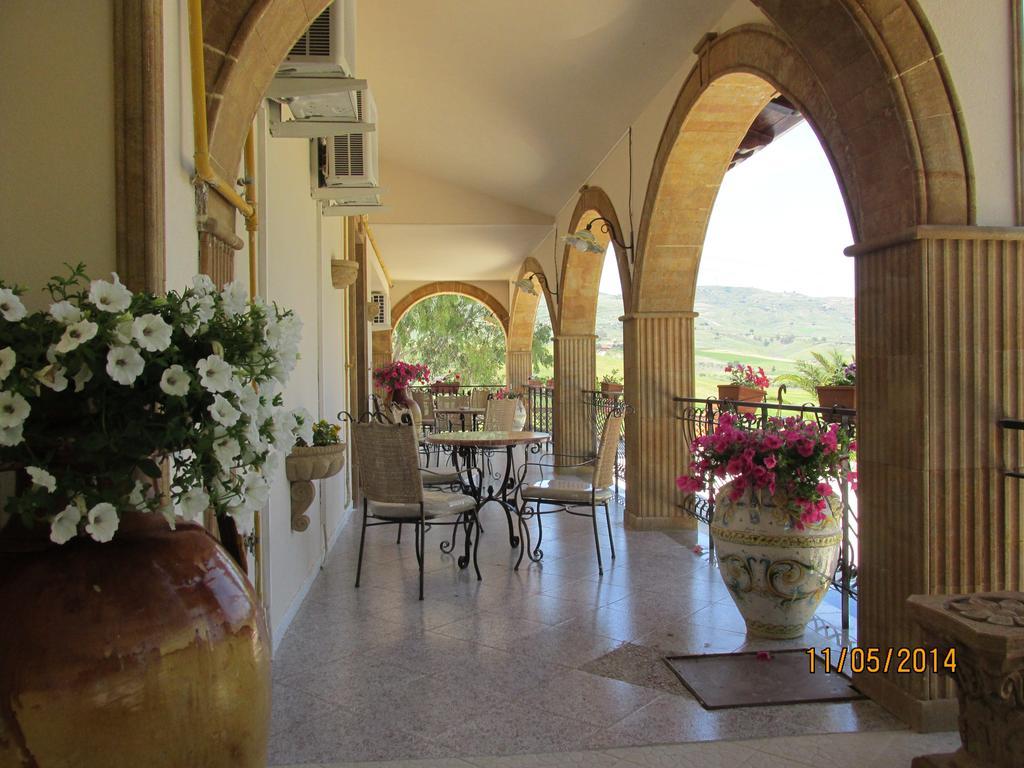 Agriturismo Reggia Saracena Агридженто Екстериор снимка